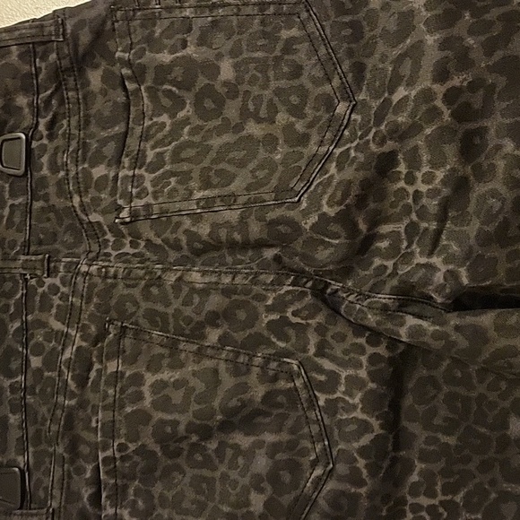 NWT: BOLD elements Cut to Curve Skinny Jeans - Picture 7 of 15